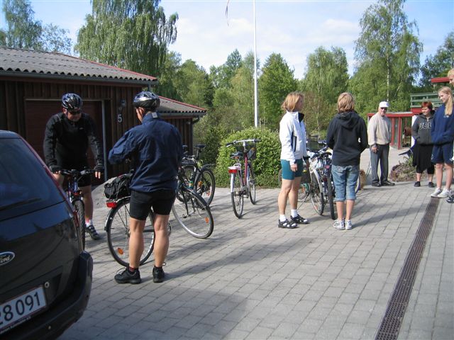 20080517_0016.JPG - Vi er ved at komme på cyklerne